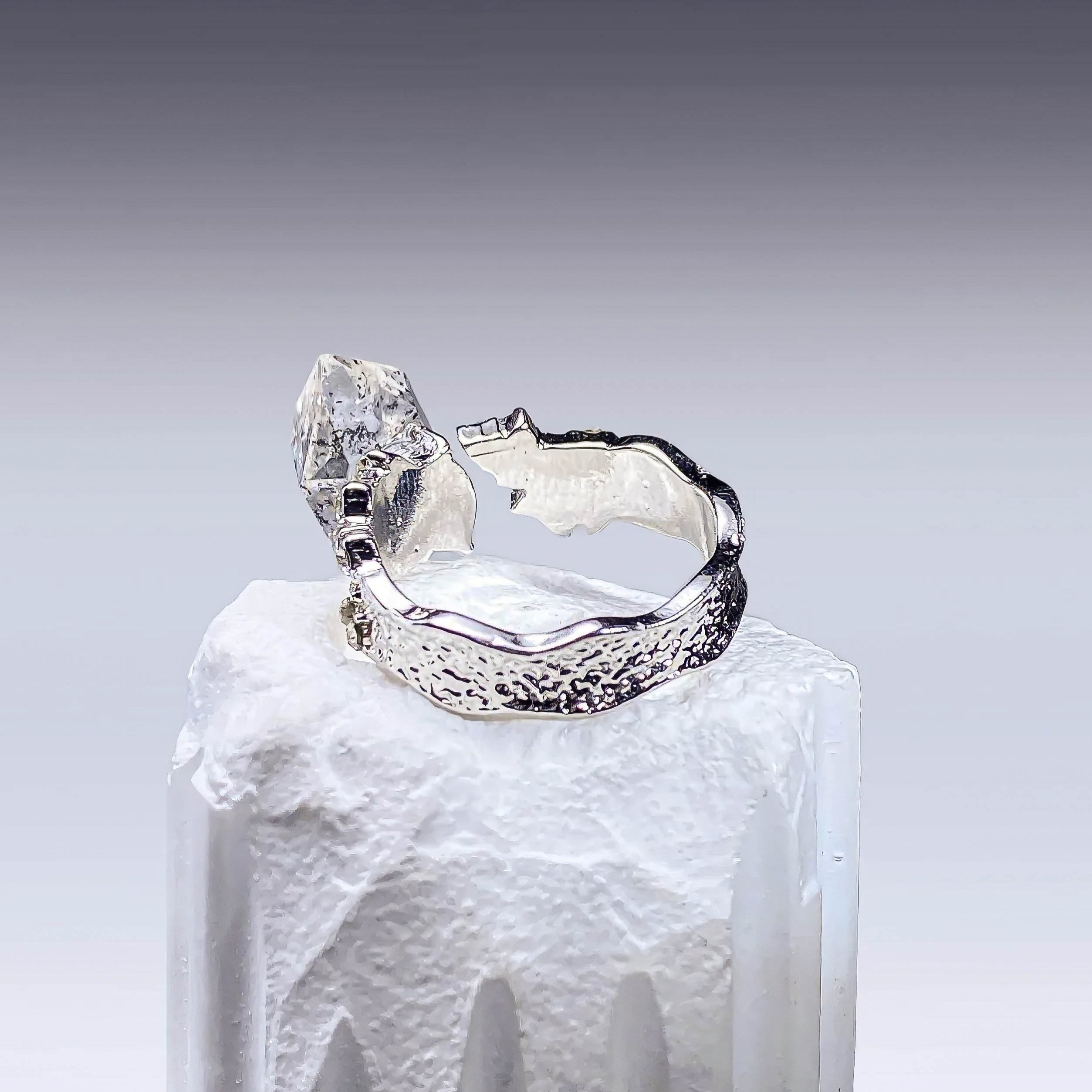 Astral Noir Herkimer Diamond Ring - Looziivet