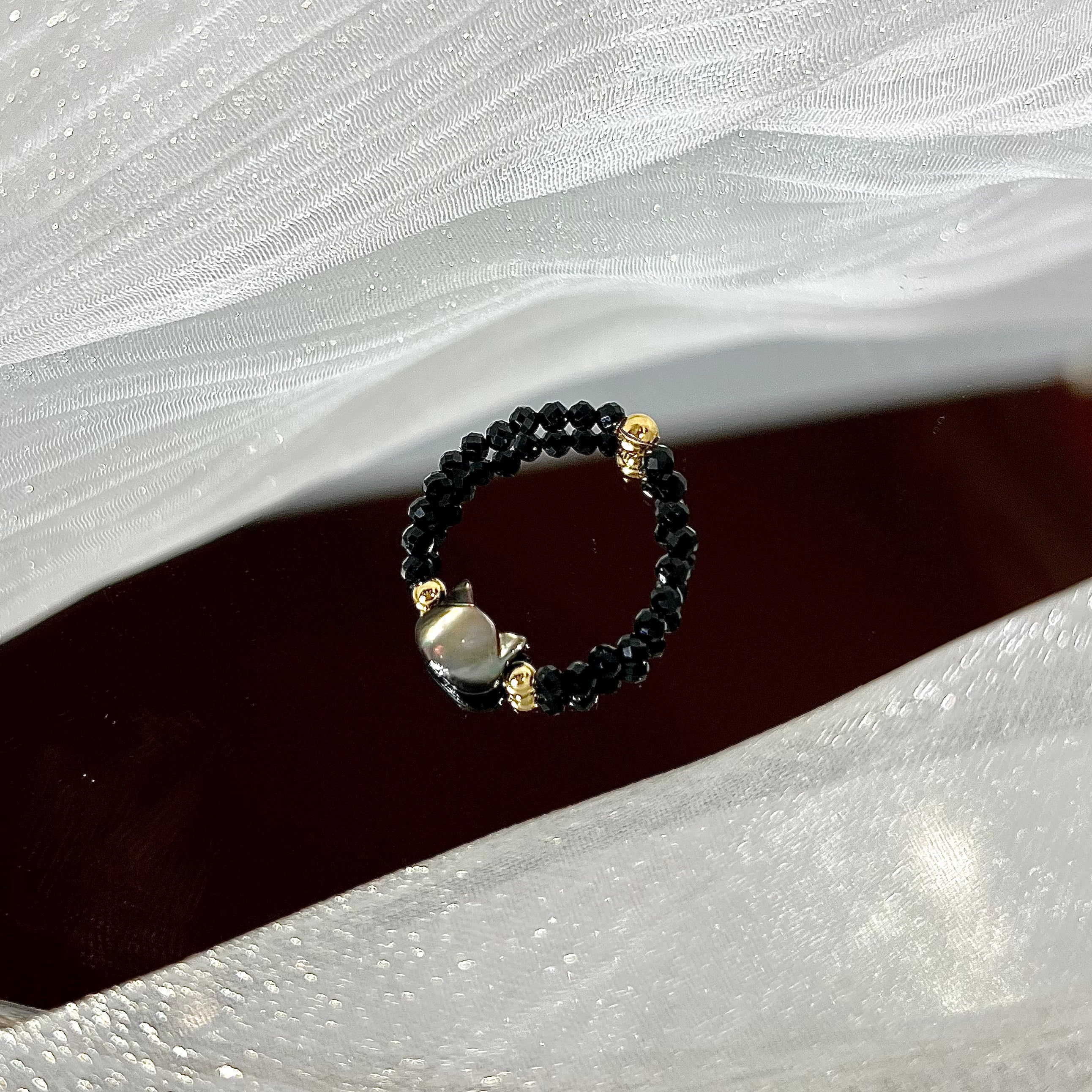 Fortune Guardian Cat Ring: Black Spinel, Natural Black Butterfly Shell & Gold-Plated Copper - Looziivet
